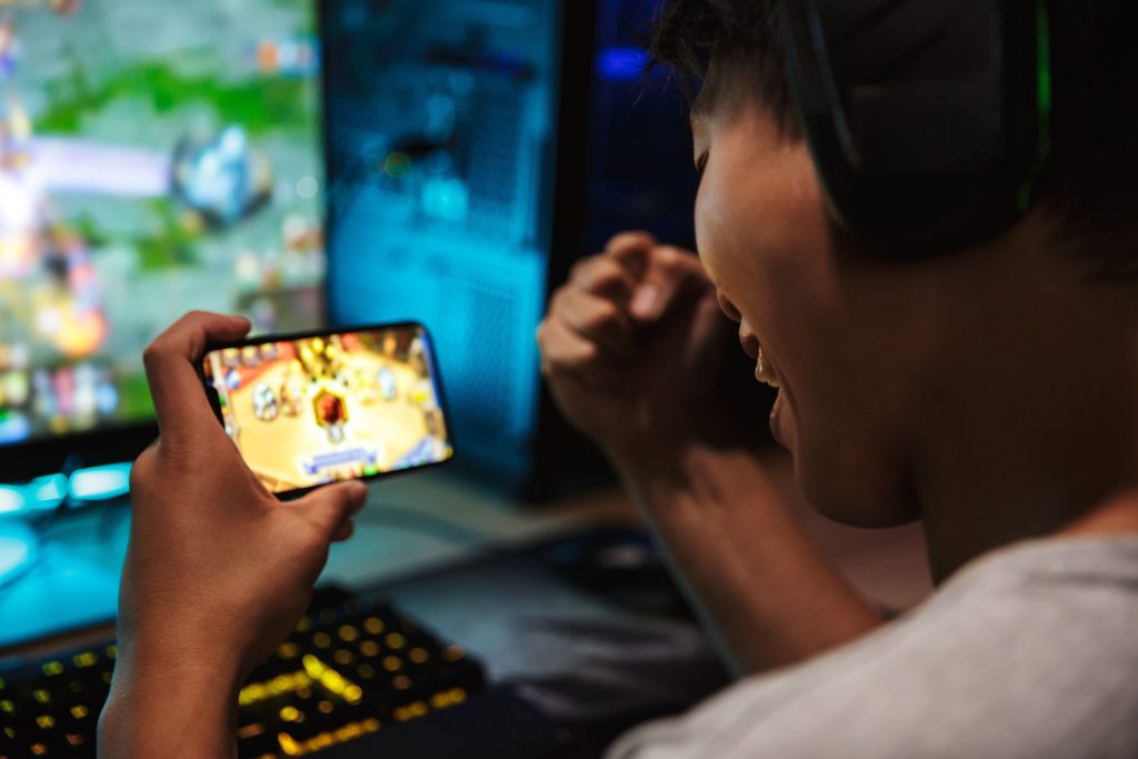 free online mobile games to play with friends